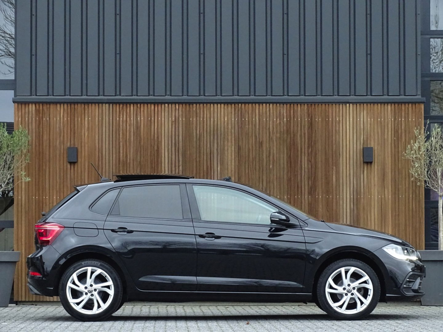 Volkswagen Polo 1.0 TSI 95PK DSG automaat / R-Line / RNS / IQ-Light