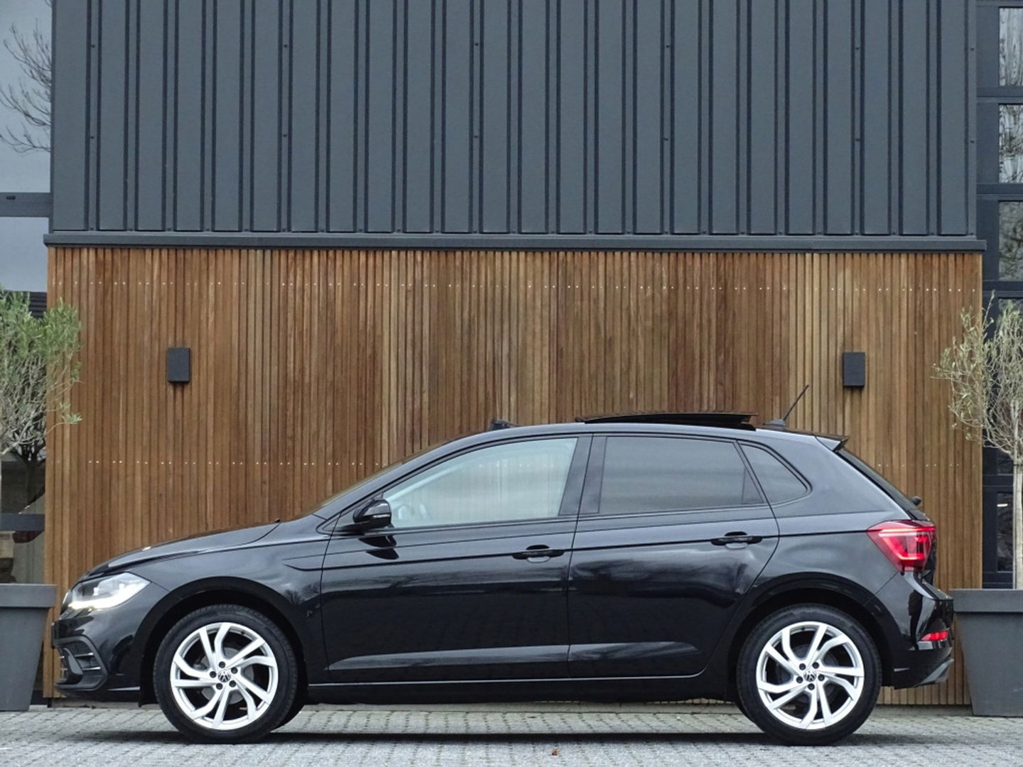 Volkswagen Polo 1.0 TSI 95PK DSG automaat / R-Line / RNS / IQ-Light