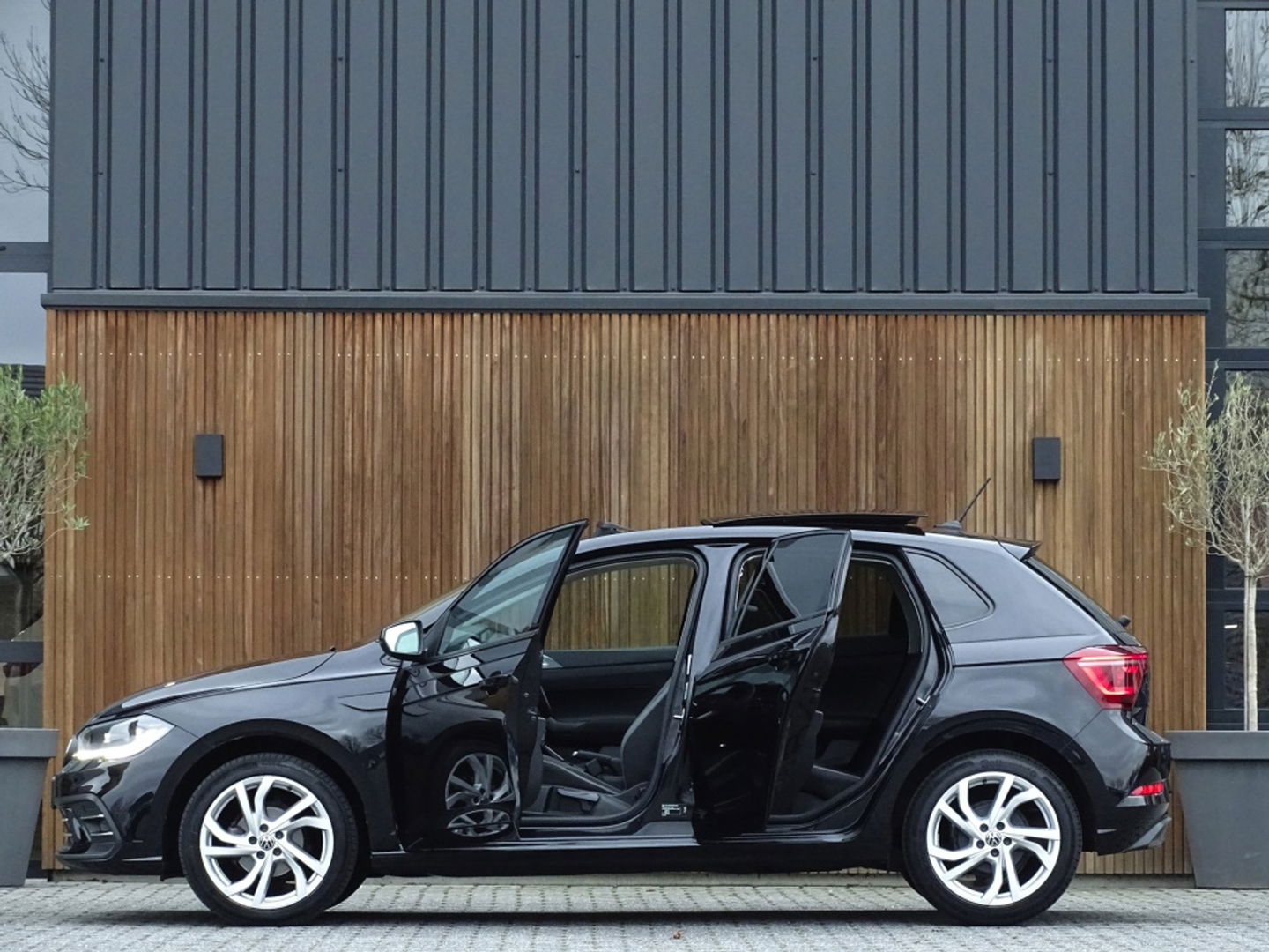 Volkswagen Polo 1.0 TSI 95PK DSG automaat / R-Line / RNS / IQ-Light