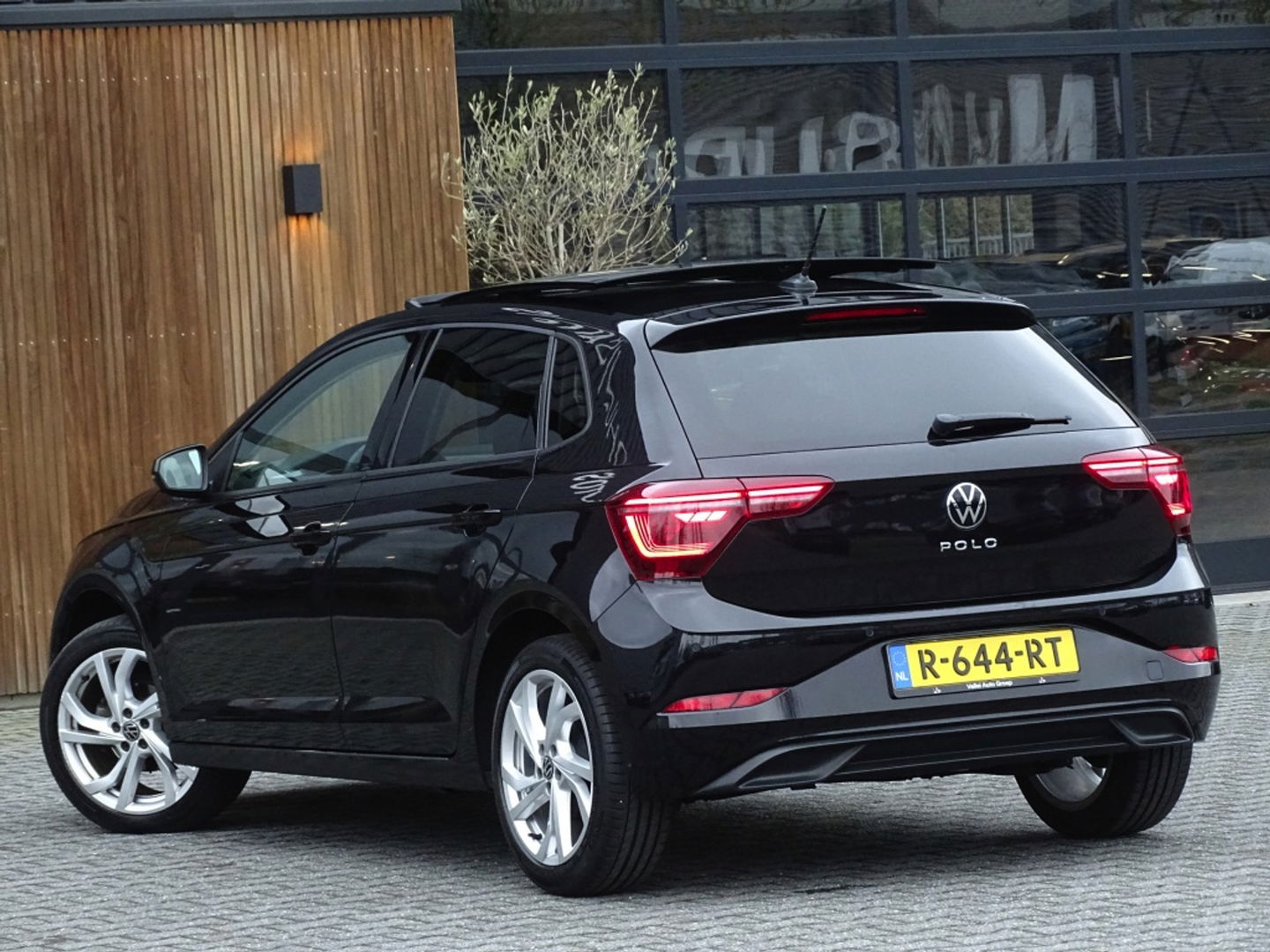 Volkswagen Polo 1.0 TSI 95PK DSG automaat / R-Line / RNS / IQ-Light