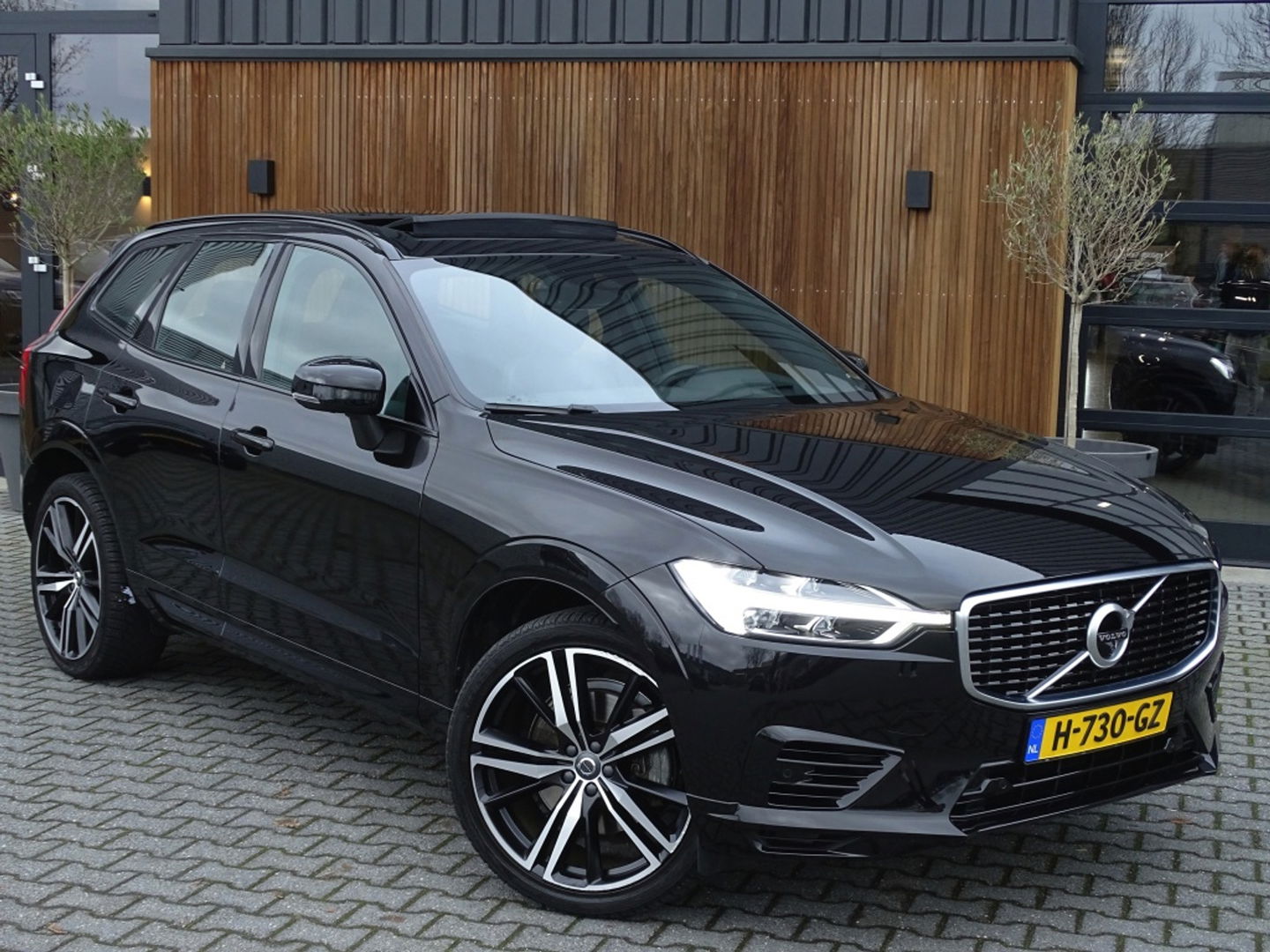 Volvo XC60 T8 392PK automaat AWD / R-Design / 360° *NAP*