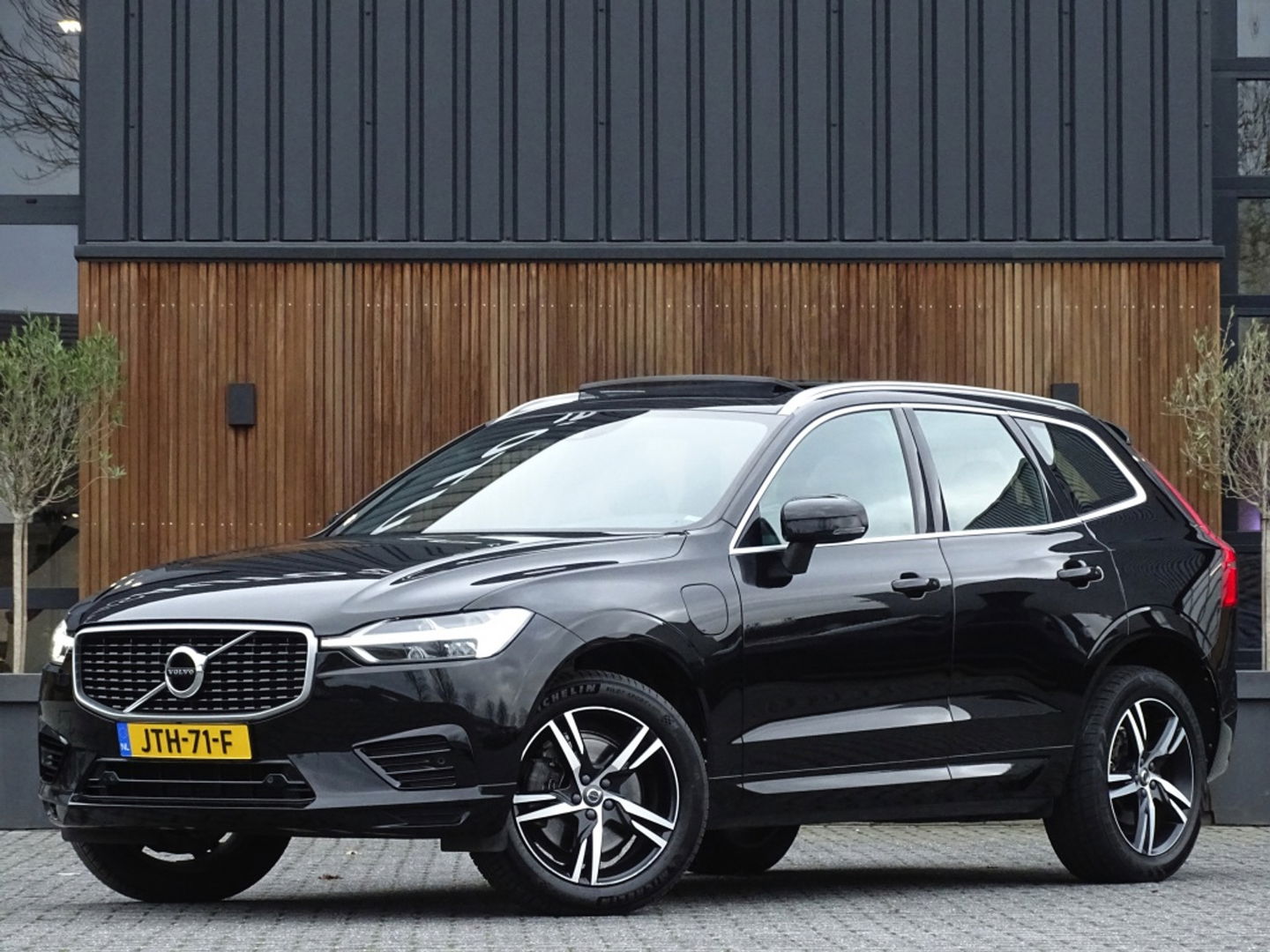 Volvo XC60 T8 408PK AWD / R-Design / LED