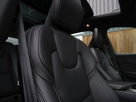 Volvo XC60 T8 392PK automaat AWD / R-Design / 360° *NAP*