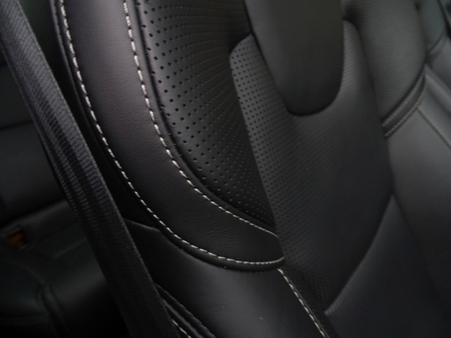 Volvo XC60 T8 392PK automaat AWD / R-Design / 360° *NAP*