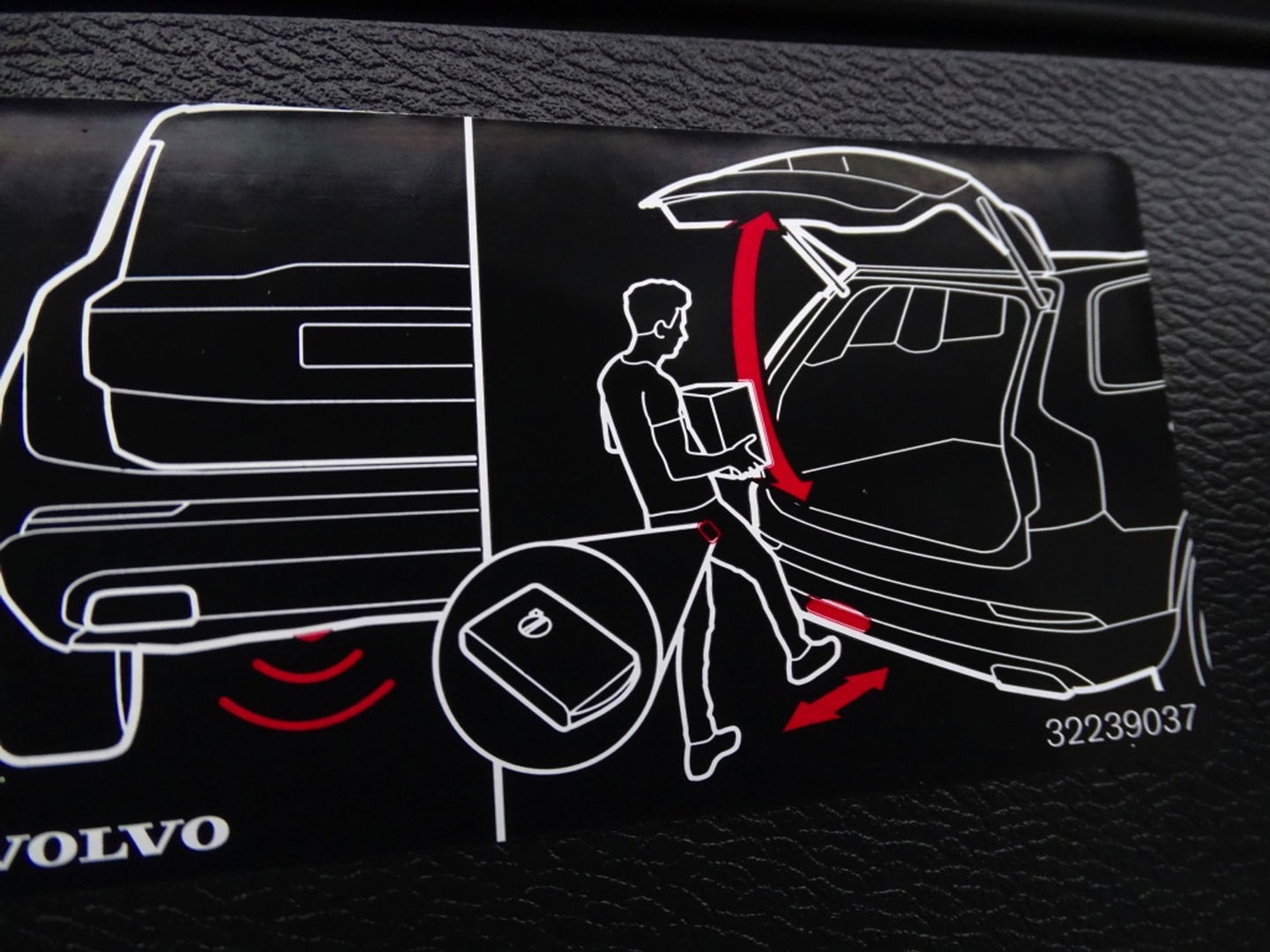 Volvo XC60 T8 392PK automaat AWD / R-Design / 360° *NAP*