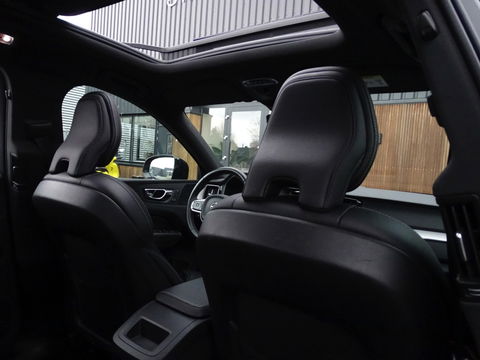 Volvo XC60 T8 392PK automaat AWD / R-Design / 360° *NAP*