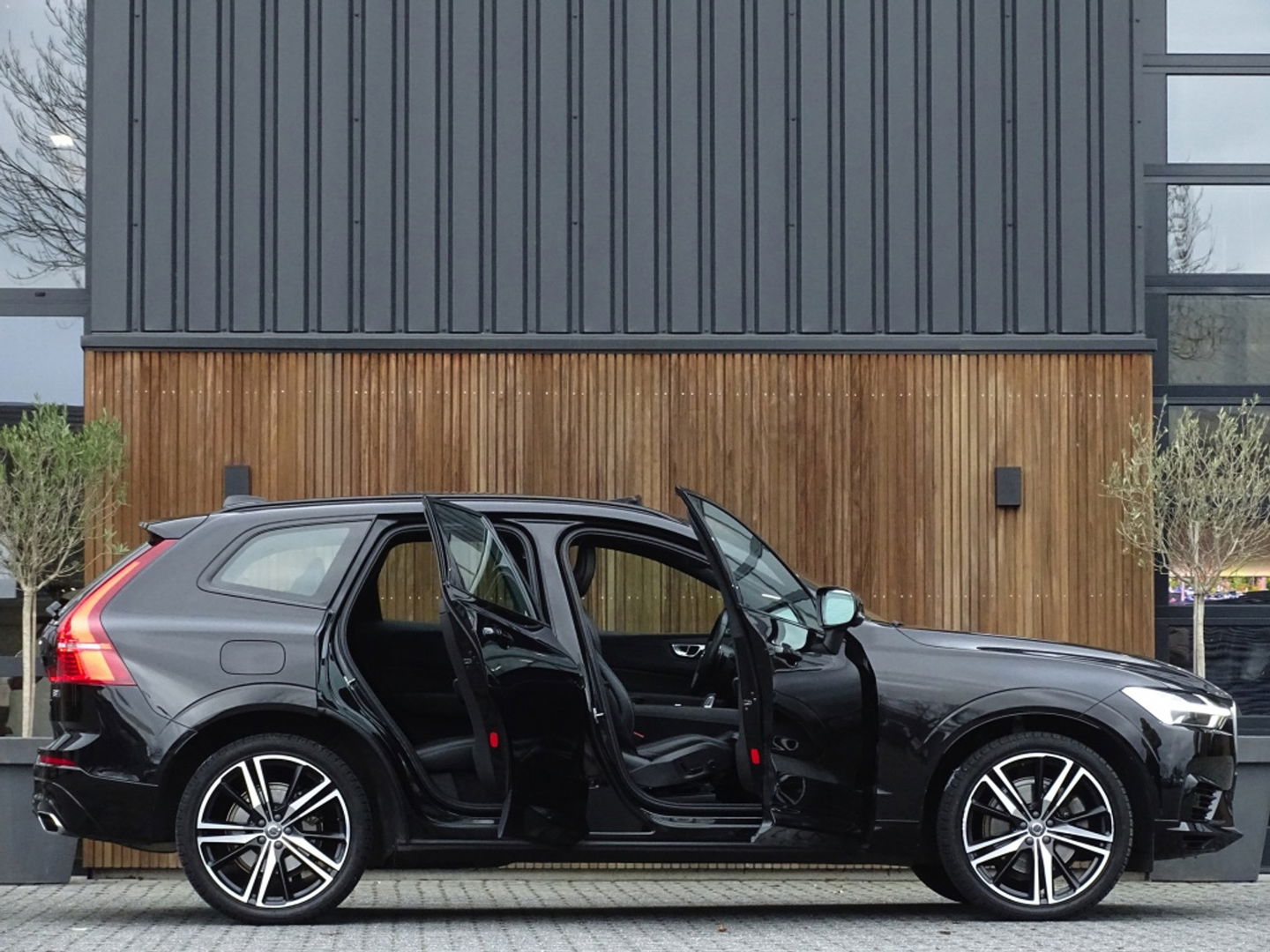 Volvo XC60 T8 392PK automaat AWD / R-Design / 360° *NAP*