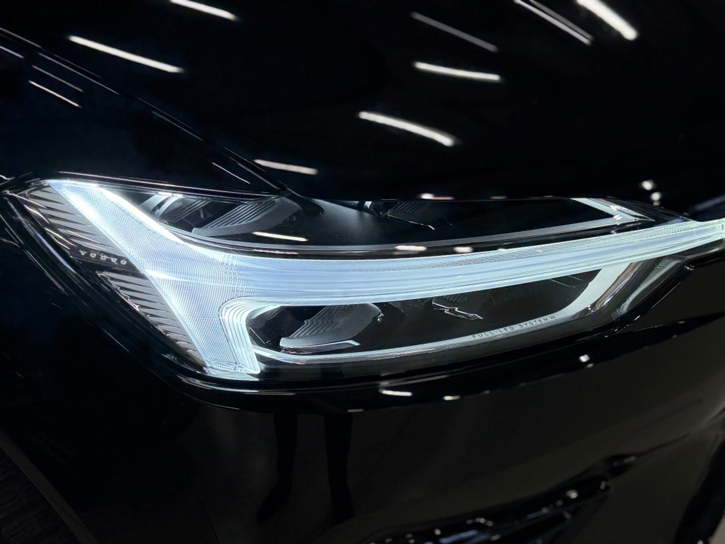 Volvo XC60 T8 392PK automaat AWD / R-Design / 360° *NAP*