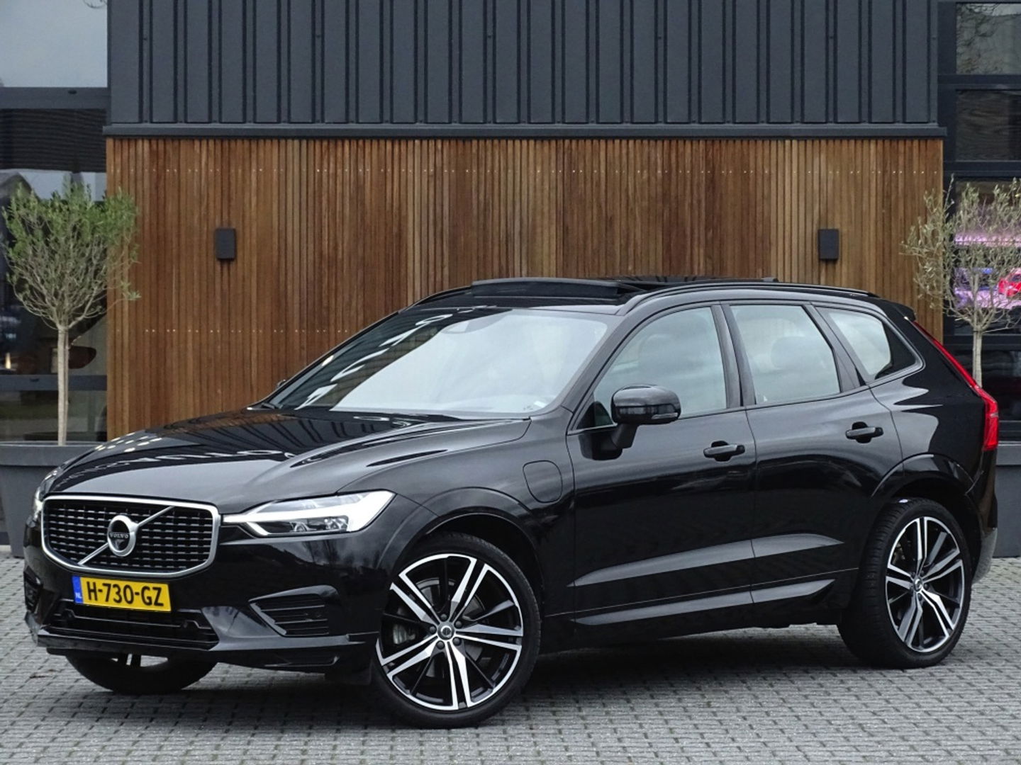 Volvo XC60 T8 392PK automaat AWD / R-Design / 360° *NAP*