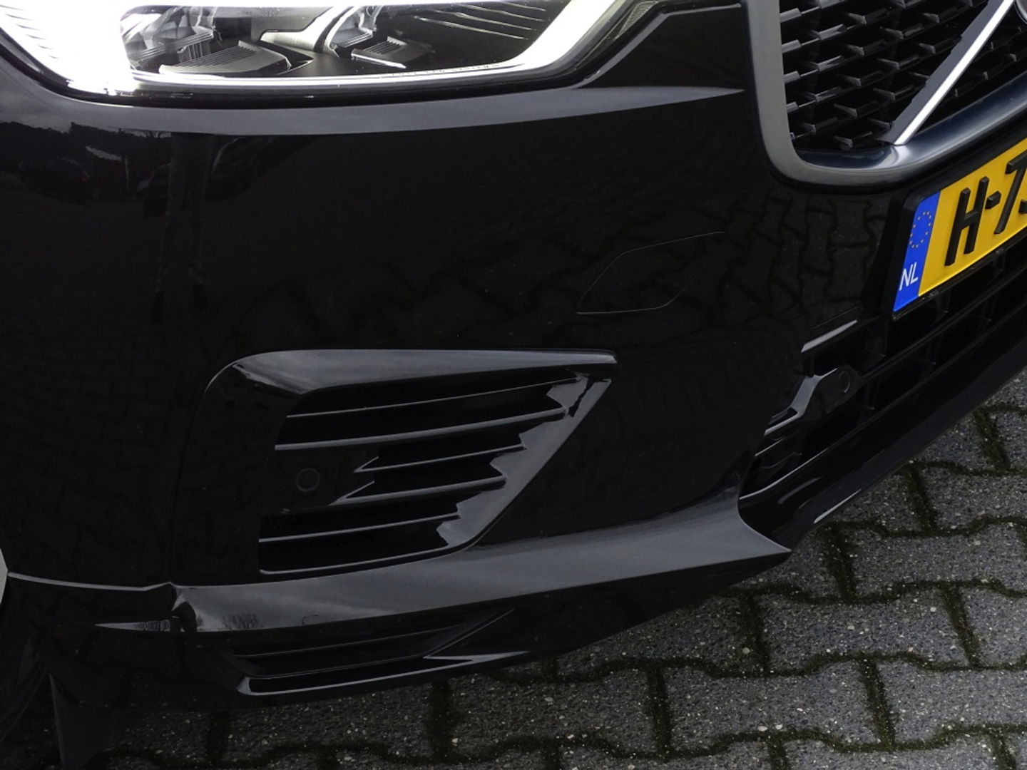 Volvo XC60 T8 392PK automaat AWD / R-Design / 360° *NAP*
