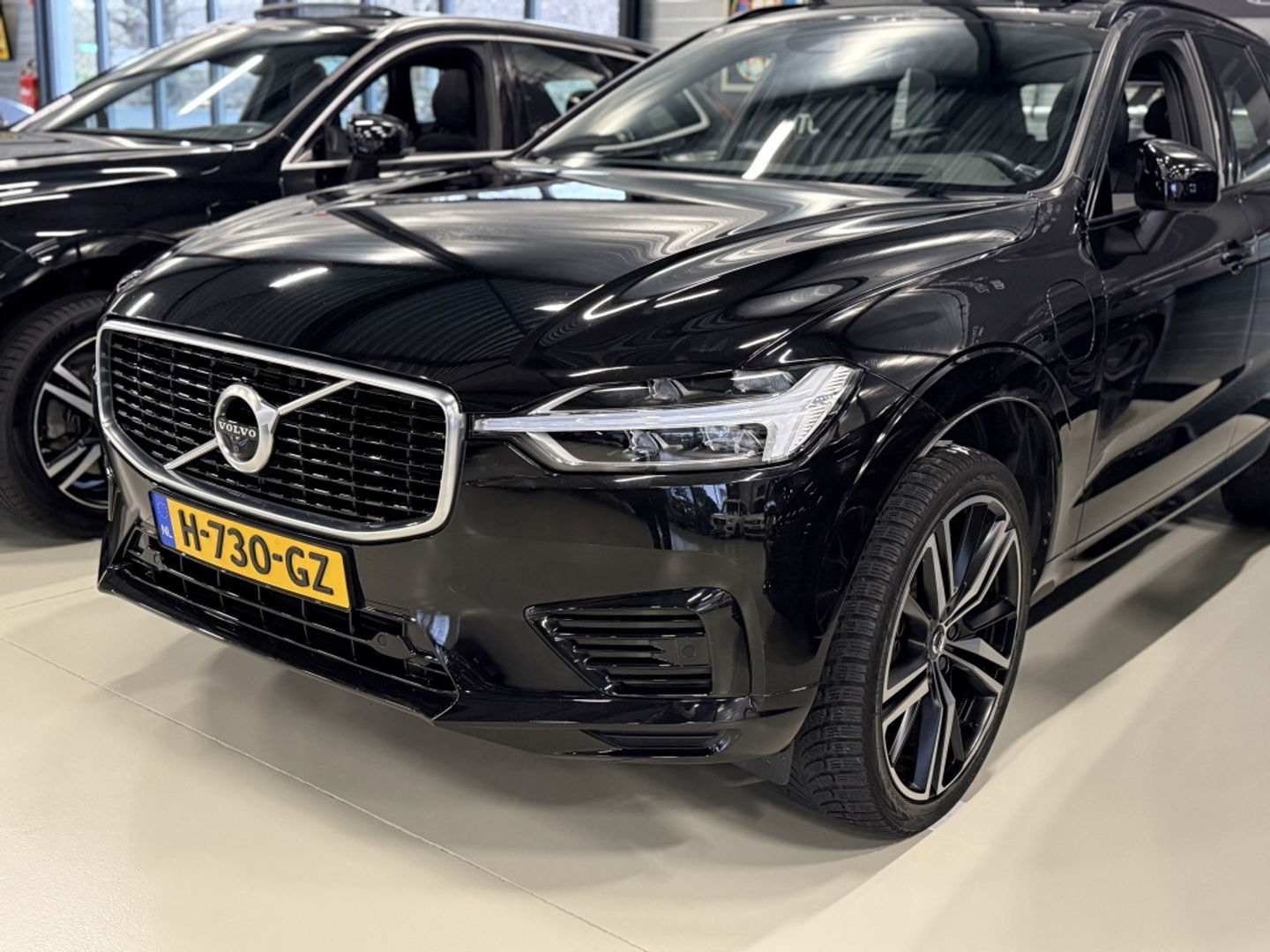 Volvo XC60 T8 392PK automaat AWD / R-Design / 360° *NAP*