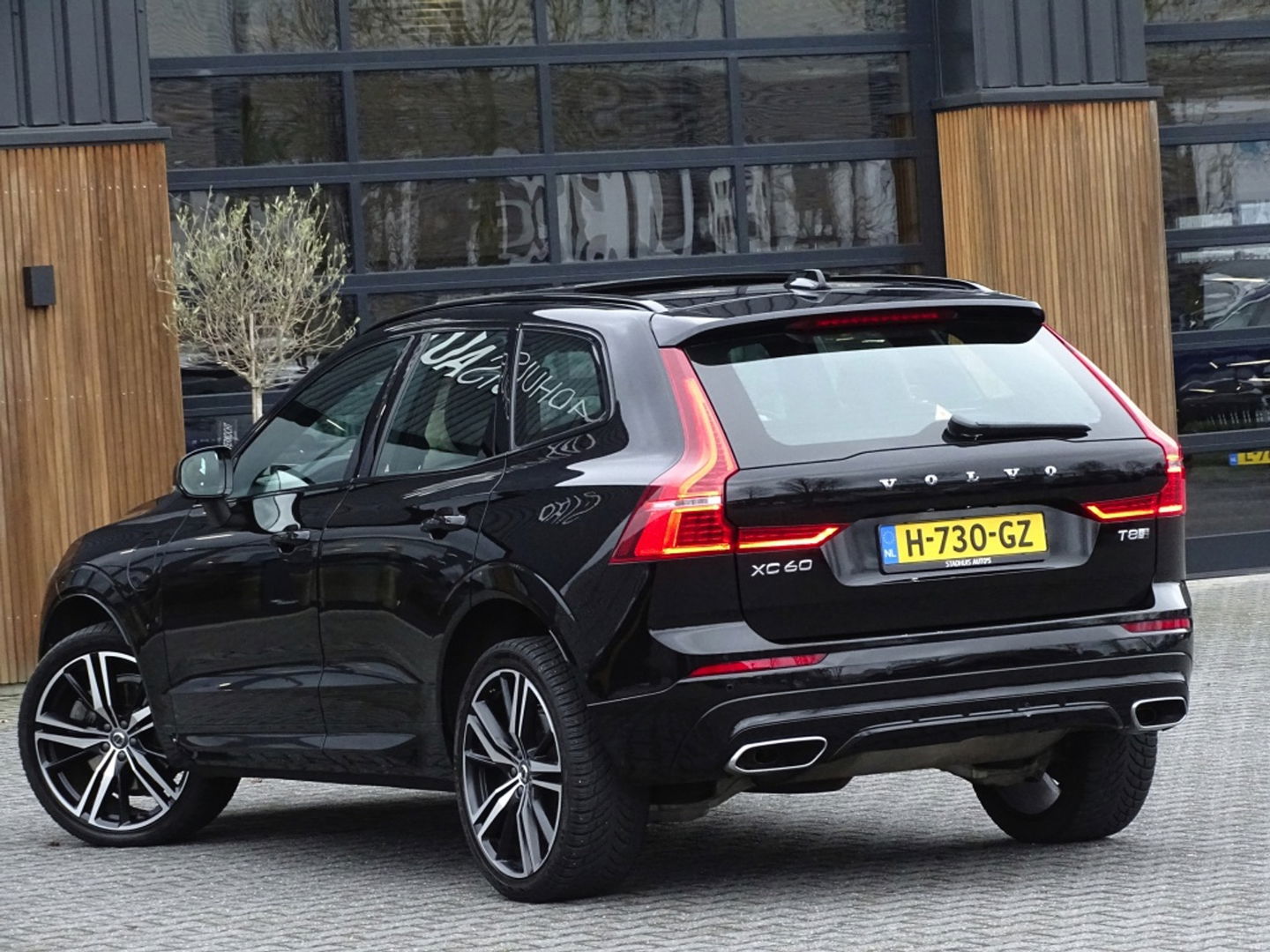Volvo XC60 T8 392PK automaat AWD / R-Design / 360° *NAP*