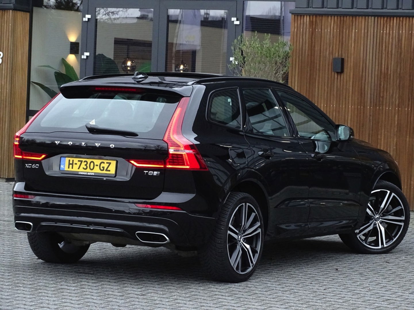 Volvo XC60 T8 392PK automaat AWD / R-Design / 360° *NAP*