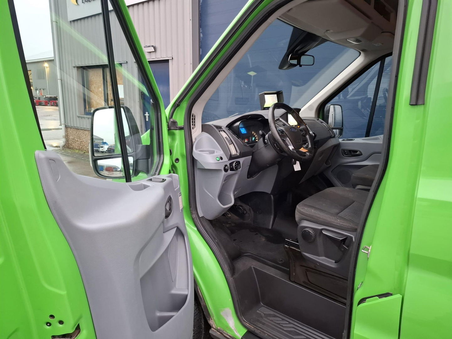 Ford Transit 350 2.0 TDCI L3H2 DC Trend DUBBEL CABINE / TREKHAAK / NAVI / CAMERA