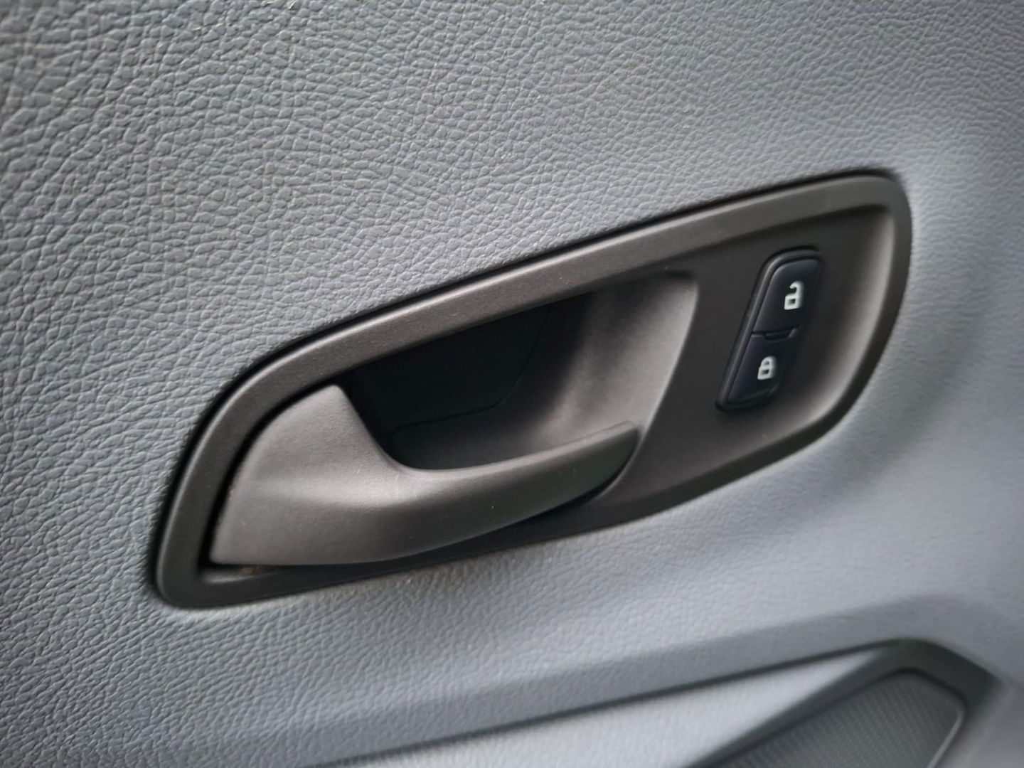 Ford Transit 350 2.0 TDCI L3H2 DC Trend DUBBEL CABINE / TREKHAAK / NAVI / CAMERA