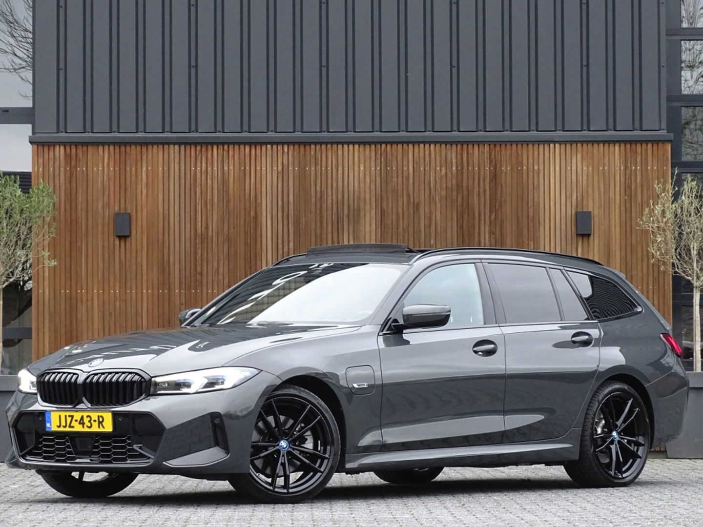 BMW 3 Serie Touring 330e 292PK / M-Sport / Individual / Laser / Harman Kardon / 2022