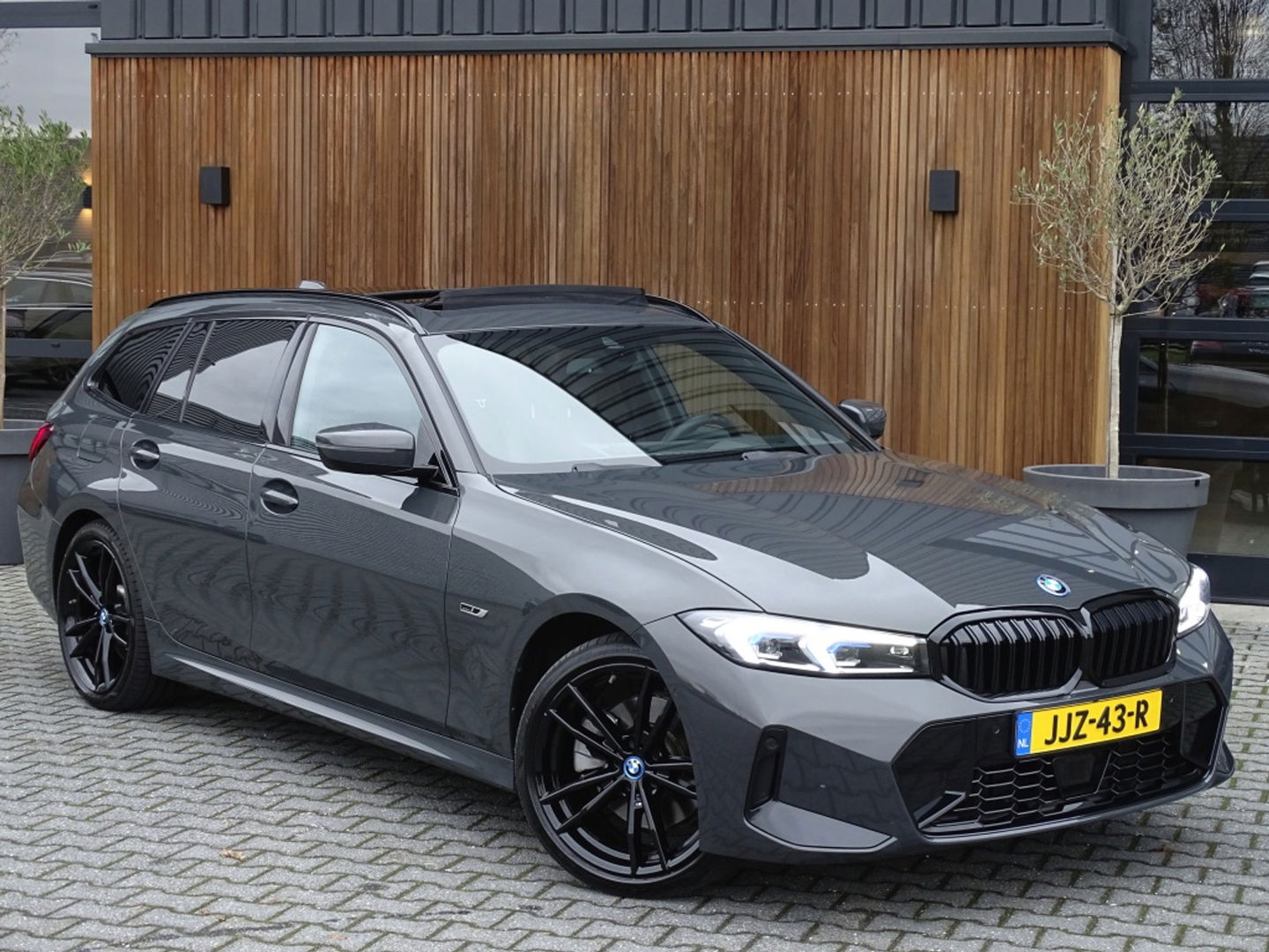 BMW 3 Serie Touring 330e 292PK / M-Sport / Individual / Laser / Harman Kardon / 2022