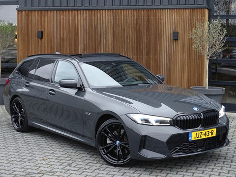 BMW 3 Serie Touring 330e 292PK / M-Sport / Individual / Laser / Harman Kardon / 2022