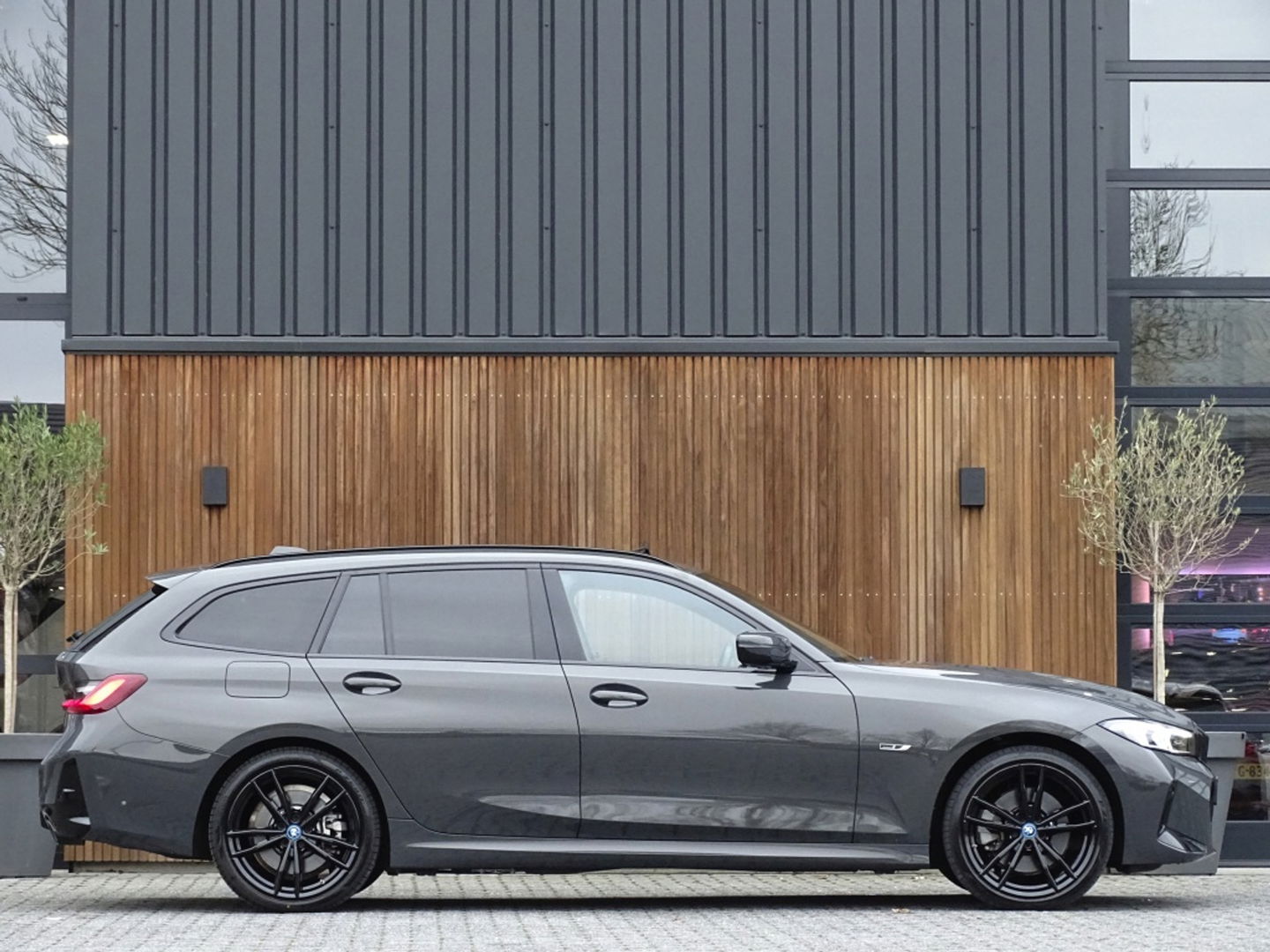 BMW 3 Serie Touring 330e 292PK / M-Sport / Individual / Laser / Harman Kardon / 2022