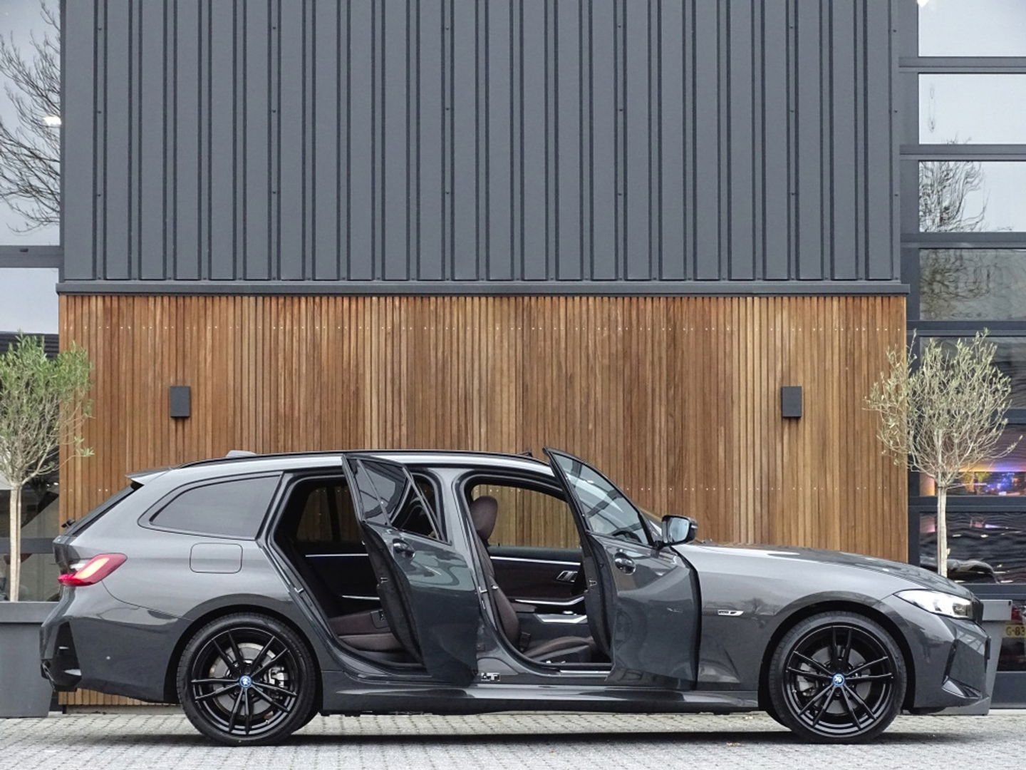 BMW 3 Serie Touring 330e 292PK / M-Sport / Individual / Laser / Harman Kardon / 2022