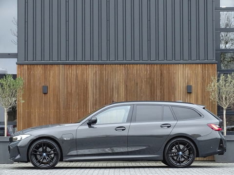 BMW 3 Serie Touring 330e 292PK / M-Sport / Individual / Laser / Harman Kardon / 2022