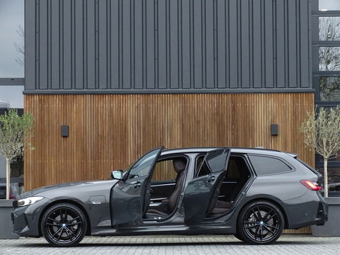 BMW 3 Serie Touring 330e 292PK / M-Sport / Individual / Laser / Harman Kardon / 2022