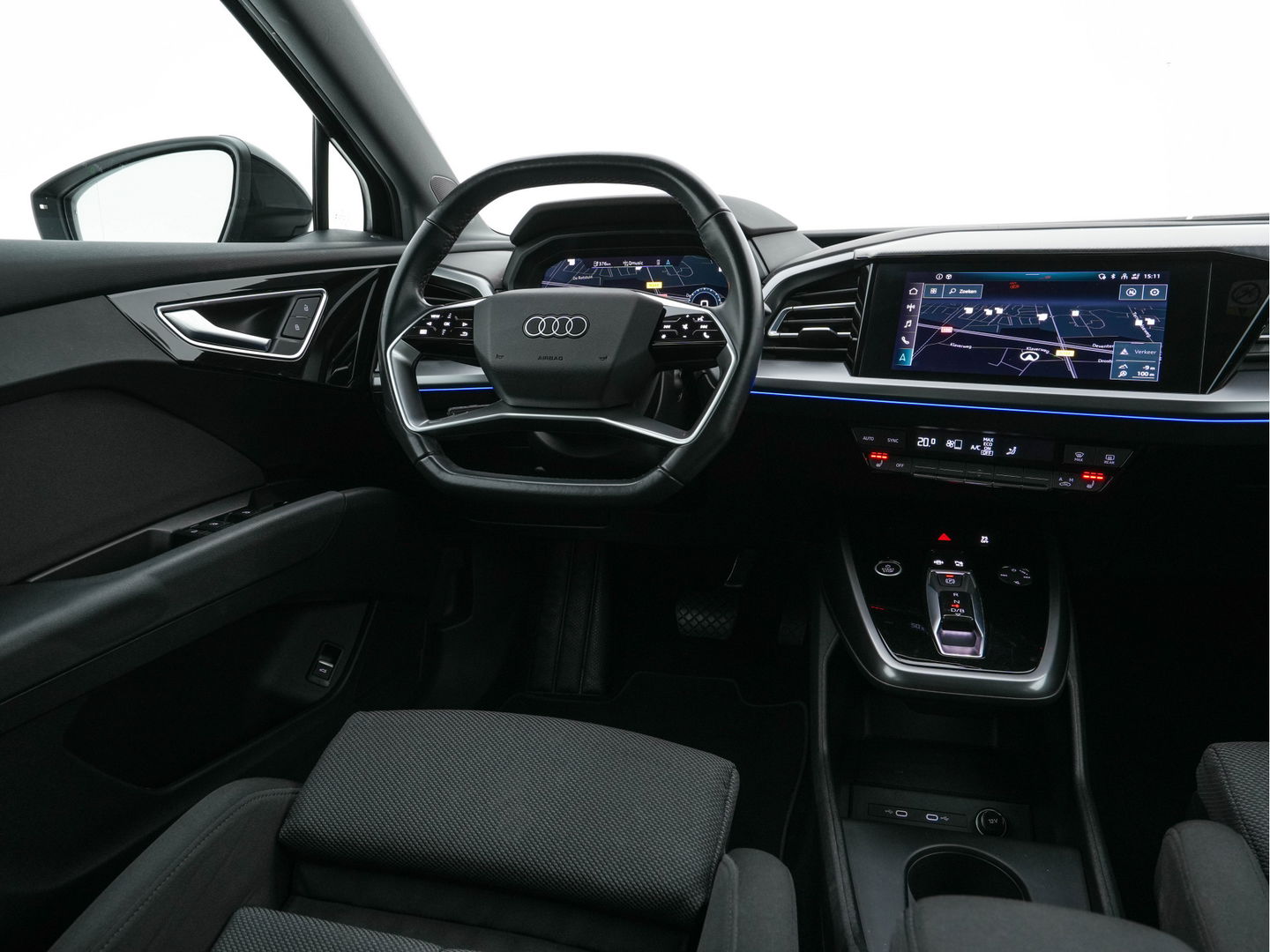 Audi Q4 e-tron 40 Launch edition Advanced Plus 77 kWh [3-Fase] {SOH-93%} (INCL-BTW) *HEATPUMP | ADAPT-CRUISE | MATRIX-LED | NAVI-FULLMAP | KEYLESS | CAMERA | DIGI-COCKPIT | DAB | AMBIENT-LIGHT | HEATED-SPORTSEATS | SHIFT-PADDLES | PRIVACY-GLASS | 19''ALU*