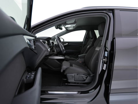 Audi Q4 e-tron 40 Launch edition Advanced Plus 77 kWh [3-Fase] {SOH-93%} (INCL-BTW) *HEATPUMP | ADAPT-CRUISE | MATRIX-LED | NAVI-FULLMAP | KEYLESS | CAMERA | DIGI-COCKPIT | DAB | AMBIENT-LIGHT | HEATED-SPORTSEATS | SHIFT-PADDLES | PRIVACY-GLASS | 19''ALU*