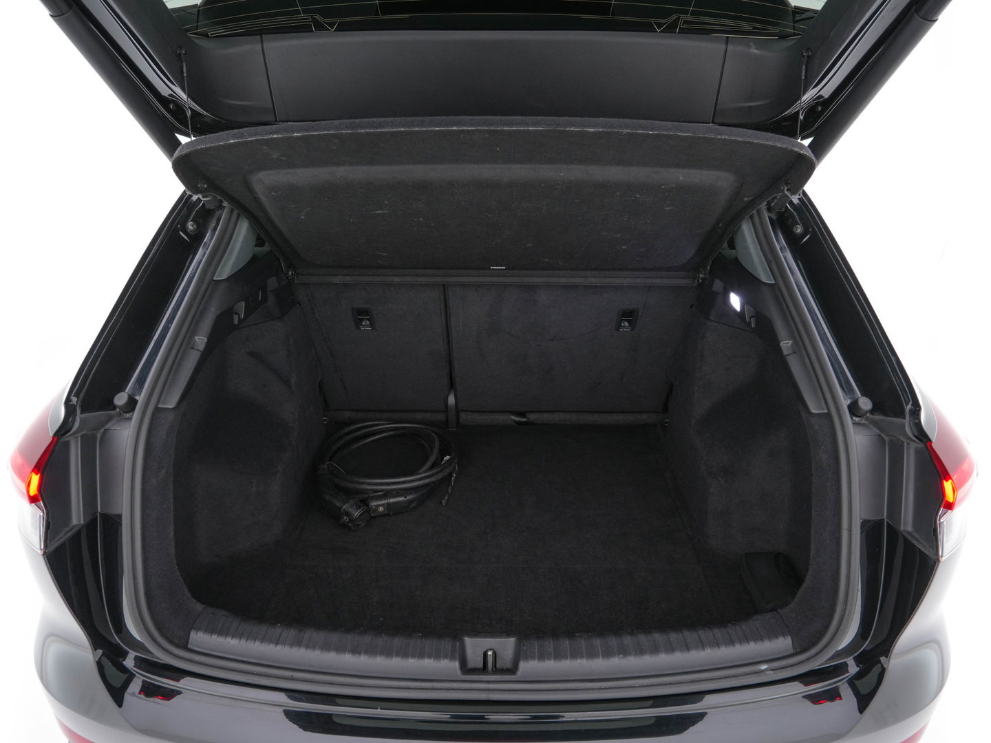 Audi Q4 e-tron 40 Launch edition Advanced Plus 77 kWh [3-Fase] {SOH-93%} (INCL-BTW) *HEATPUMP | ADAPT-CRUISE | MATRIX-LED | NAVI-FULLMAP | KEYLESS | CAMERA | DIGI-COCKPIT | DAB | AMBIENT-LIGHT | HEATED-SPORTSEATS | SHIFT-PADDLES | PRIVACY-GLASS | 19''ALU*