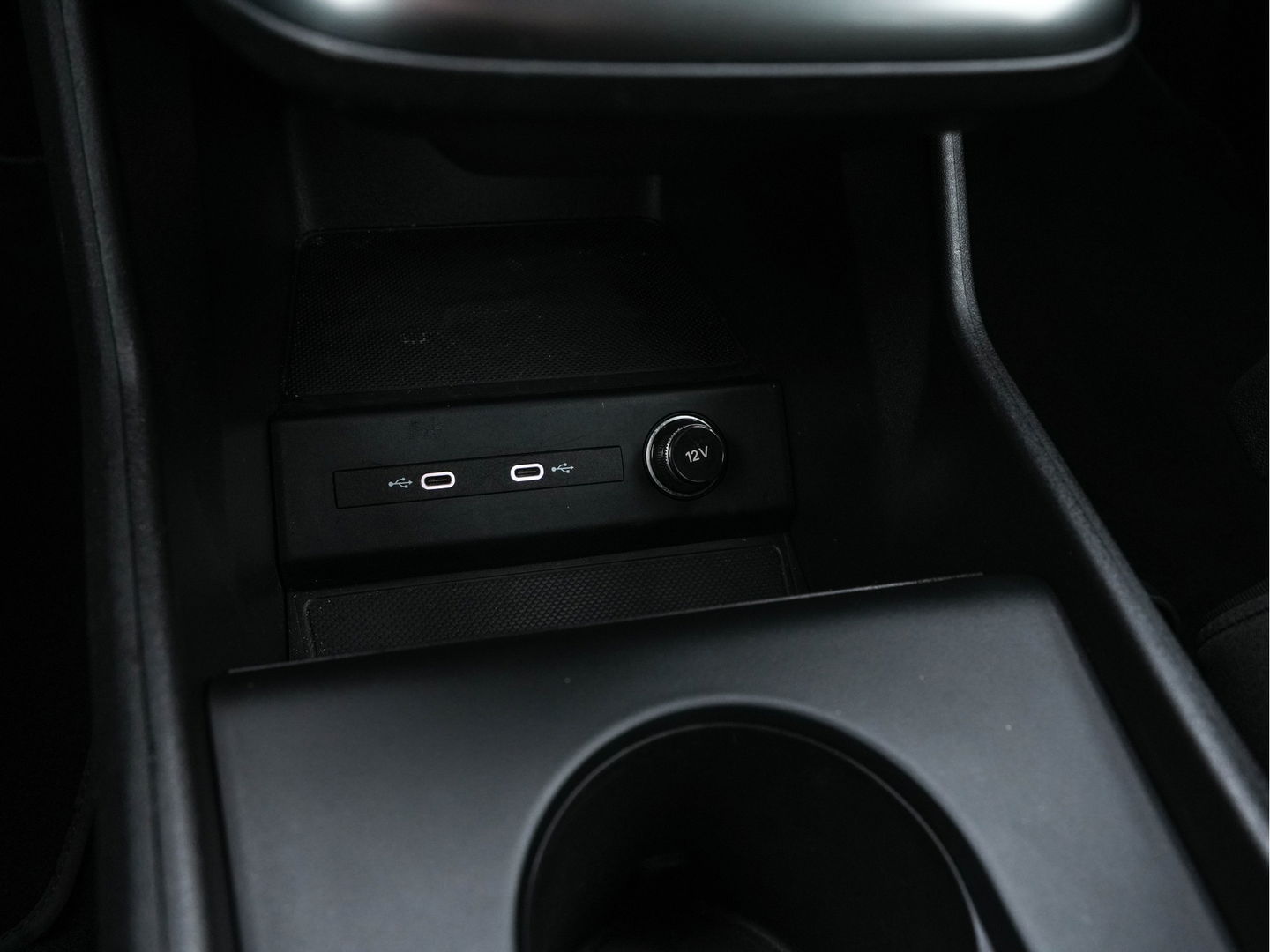 Audi Q4 e-tron 40 Launch edition Advanced Plus 77 kWh [3-Fase] {SOH-93%} (INCL-BTW) *HEATPUMP | ADAPT-CRUISE | MATRIX-LED | NAVI-FULLMAP | KEYLESS | CAMERA | DIGI-COCKPIT | DAB | AMBIENT-LIGHT | HEATED-SPORTSEATS | SHIFT-PADDLES | PRIVACY-GLASS | 19''ALU*