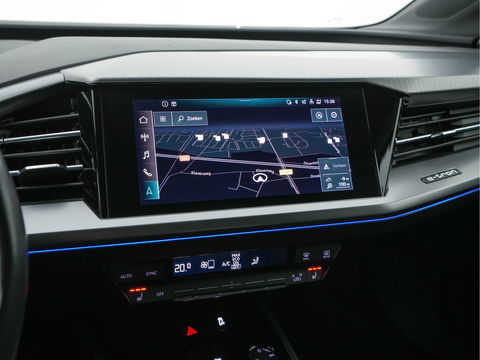 Audi Q4 e-tron 40 Launch edition Advanced Plus 77 kWh [3-Fase] {SOH-93%} (INCL-BTW) *HEATPUMP | ADAPT-CRUISE | MATRIX-LED | NAVI-FULLMAP | KEYLESS | CAMERA | DIGI-COCKPIT | DAB | AMBIENT-LIGHT | HEATED-SPORTSEATS | SHIFT-PADDLES | PRIVACY-GLASS | 19''ALU*