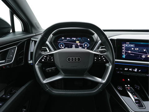 Audi Q4 e-tron 40 Launch edition Advanced Plus 77 kWh [3-Fase] {SOH-93%} (INCL-BTW) *HEATPUMP | ADAPT-CRUISE | MATRIX-LED | NAVI-FULLMAP | KEYLESS | CAMERA | DIGI-COCKPIT | DAB | AMBIENT-LIGHT | HEATED-SPORTSEATS | SHIFT-PADDLES | PRIVACY-GLASS | 19''ALU*