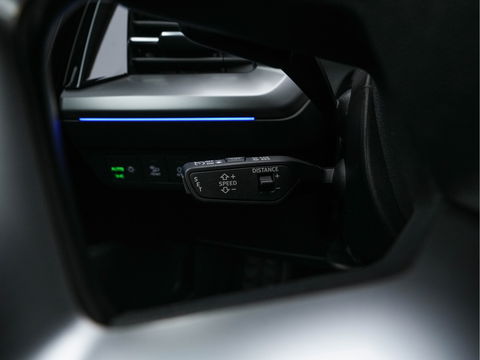 Audi Q4 e-tron 40 Launch edition Advanced Plus 77 kWh [3-Fase] {SOH-93%} (INCL-BTW) *HEATPUMP | ADAPT-CRUISE | MATRIX-LED | NAVI-FULLMAP | KEYLESS | CAMERA | DIGI-COCKPIT | DAB | AMBIENT-LIGHT | HEATED-SPORTSEATS | SHIFT-PADDLES | PRIVACY-GLASS | 19''ALU*