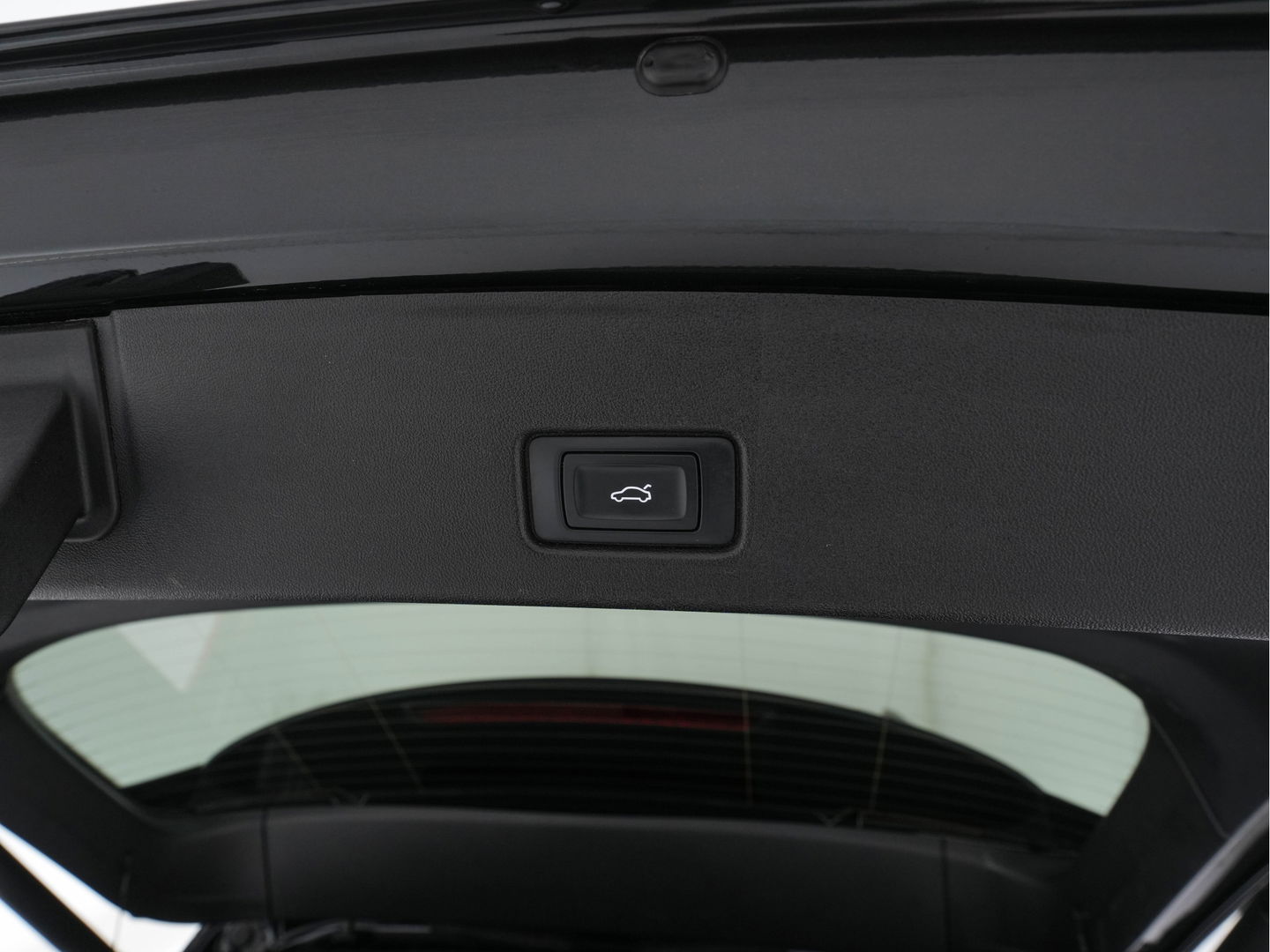 Audi Q4 e-tron 40 Launch edition Advanced Plus 77 kWh [3-Fase] {SOH-93%} (INCL-BTW) *HEATPUMP | ADAPT-CRUISE | MATRIX-LED | NAVI-FULLMAP | KEYLESS | CAMERA | DIGI-COCKPIT | DAB | AMBIENT-LIGHT | HEATED-SPORTSEATS | SHIFT-PADDLES | PRIVACY-GLASS | 19''ALU*