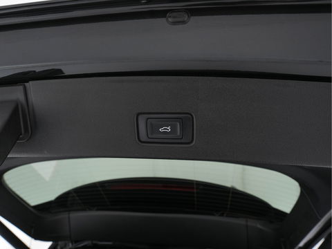 Audi Q4 e-tron 40 Launch edition Advanced Plus 77 kWh [3-Fase] {SOH-93%} (INCL-BTW) *HEATPUMP | ADAPT-CRUISE | MATRIX-LED | NAVI-FULLMAP | KEYLESS | CAMERA | DIGI-COCKPIT | DAB | AMBIENT-LIGHT | HEATED-SPORTSEATS | SHIFT-PADDLES | PRIVACY-GLASS | 19''ALU*