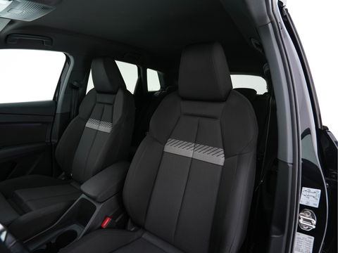 Audi Q4 e-tron 40 Launch edition Advanced Plus 77 kWh [3-Fase] {SOH-93%} (INCL-BTW) *HEATPUMP | ADAPT-CRUISE | MATRIX-LED | NAVI-FULLMAP | KEYLESS | CAMERA | DIGI-COCKPIT | DAB | AMBIENT-LIGHT | HEATED-SPORTSEATS | SHIFT-PADDLES | PRIVACY-GLASS | 19''ALU*