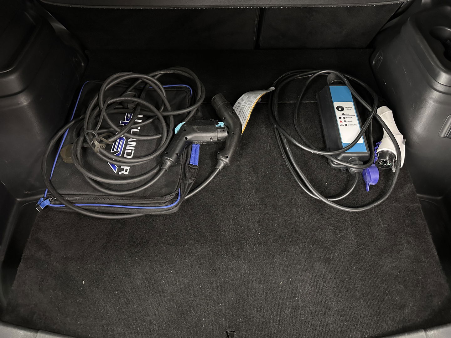 Mitsubishi Outlander 2.4 PHEV Intense (INCL.BTW) *LEATHER-MICROFIBRE | LED-LIGHTS | KEYLESS | CAMERA | HEATED-COMFORTSEATS | ECC | SHIFT-PADDLES | PDC | CRUISE | PRIVACY-GLASS | DAB | TOWBAR | 18''ALU *