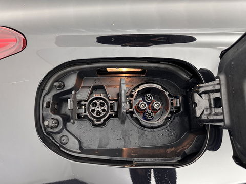 Mitsubishi Outlander 2.4 PHEV Intense (INCL.BTW) *LEATHER-MICROFIBRE | LED-LIGHTS | KEYLESS | CAMERA | HEATED-COMFORTSEATS | ECC | SHIFT-PADDLES | PDC | CRUISE | PRIVACY-GLASS | DAB | TOWBAR | 18''ALU *