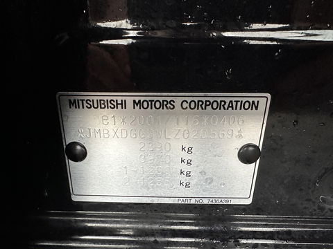 Mitsubishi Outlander 2.4 PHEV Intense (INCL.BTW) *LEATHER-MICROFIBRE | LED-LIGHTS | KEYLESS | CAMERA | HEATED-COMFORTSEATS | ECC | SHIFT-PADDLES | PDC | CRUISE | PRIVACY-GLASS | DAB | TOWBAR | 18''ALU *