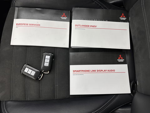 Mitsubishi Outlander 2.4 PHEV Intense (INCL.BTW) *LEATHER-MICROFIBRE | LED-LIGHTS | KEYLESS | CAMERA | HEATED-COMFORTSEATS | ECC | SHIFT-PADDLES | PDC | CRUISE | PRIVACY-GLASS | DAB | TOWBAR | 18''ALU *