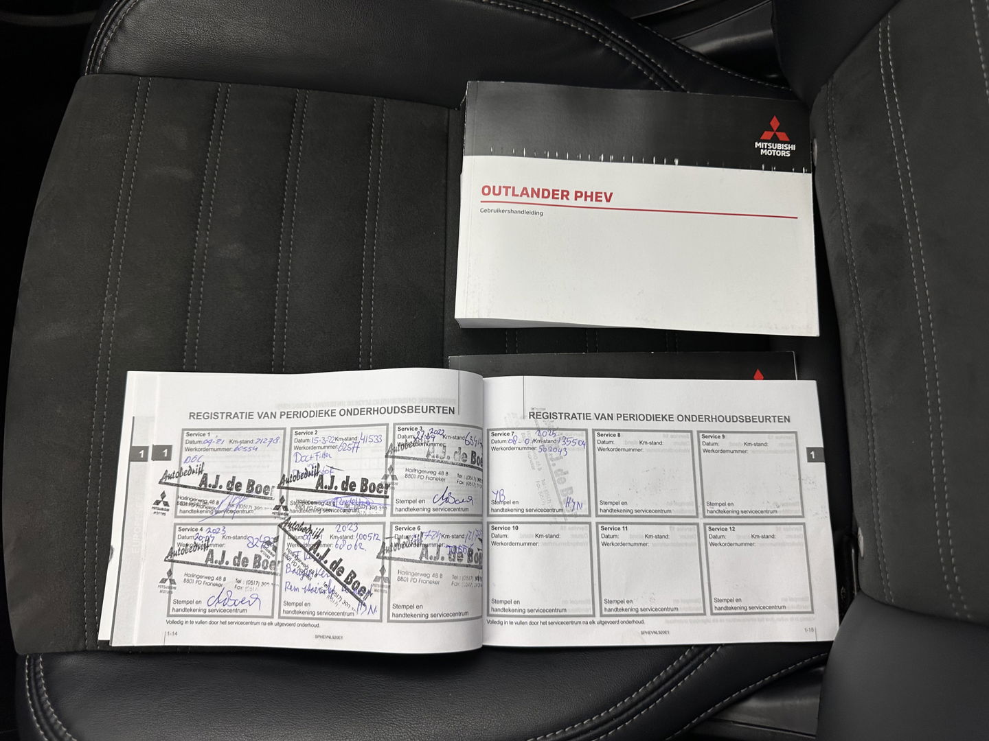 Mitsubishi Outlander 2.4 PHEV Intense (INCL.BTW) *LEATHER-MICROFIBRE | LED-LIGHTS | KEYLESS | CAMERA | HEATED-COMFORTSEATS | ECC | SHIFT-PADDLES | PDC | CRUISE | PRIVACY-GLASS | DAB | TOWBAR | 18''ALU *