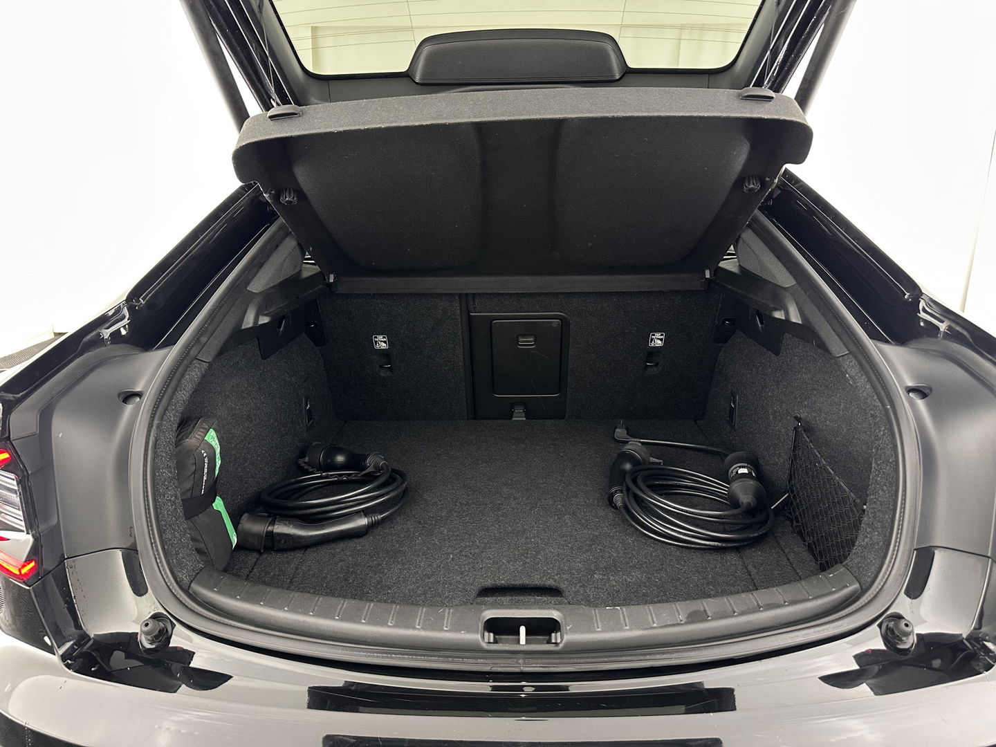 Polestar 2 Long Range Dual Motor Launch Edition 78kWh [ 3-Fase ] (INCL.BTW) *PANO | NAVI-FULLMAP | FULL-LED | ADAPTIVE-CRUISE | BLIND-SPOT | TOP-VIEW | KEYLESS | LANE-ASSIST | DIGI-COCKPIT | CARPLAY | DAB+ | HEATED-COMFORTSEATS | ECC | MEMORY-PACK | PDC |