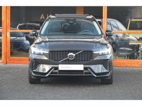 Volvo XC60 T8 Hybride AWD Plus Dark | Luchtvering | Head-Up | Panoramadak | 360° Camera | Trekhaak | Stoel + Stuur Verwarmd |