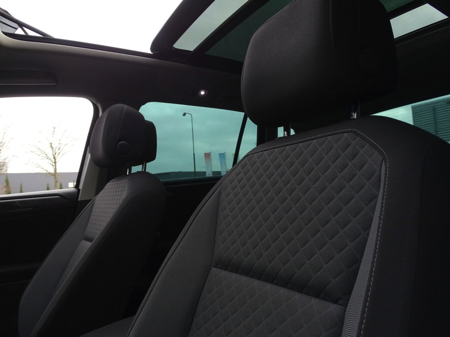 Volkswagen Tiguan 1.5 TSI 150PK DSG-automaat / panoramadak / ACC / LED / *NAP*