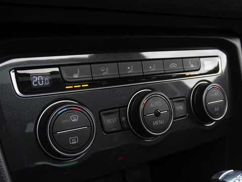 Volkswagen Tiguan 1.5 TSI 150PK DSG-automaat / panoramadak / ACC / LED / *NAP*