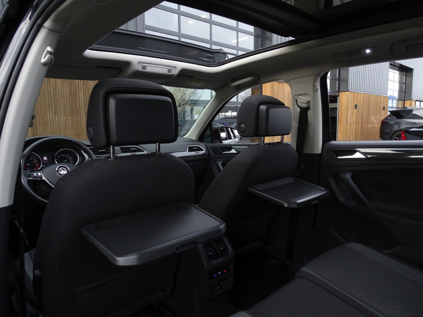 Volkswagen Tiguan 1.5 TSI 150PK DSG-automaat / panoramadak / ACC / LED / *NAP*