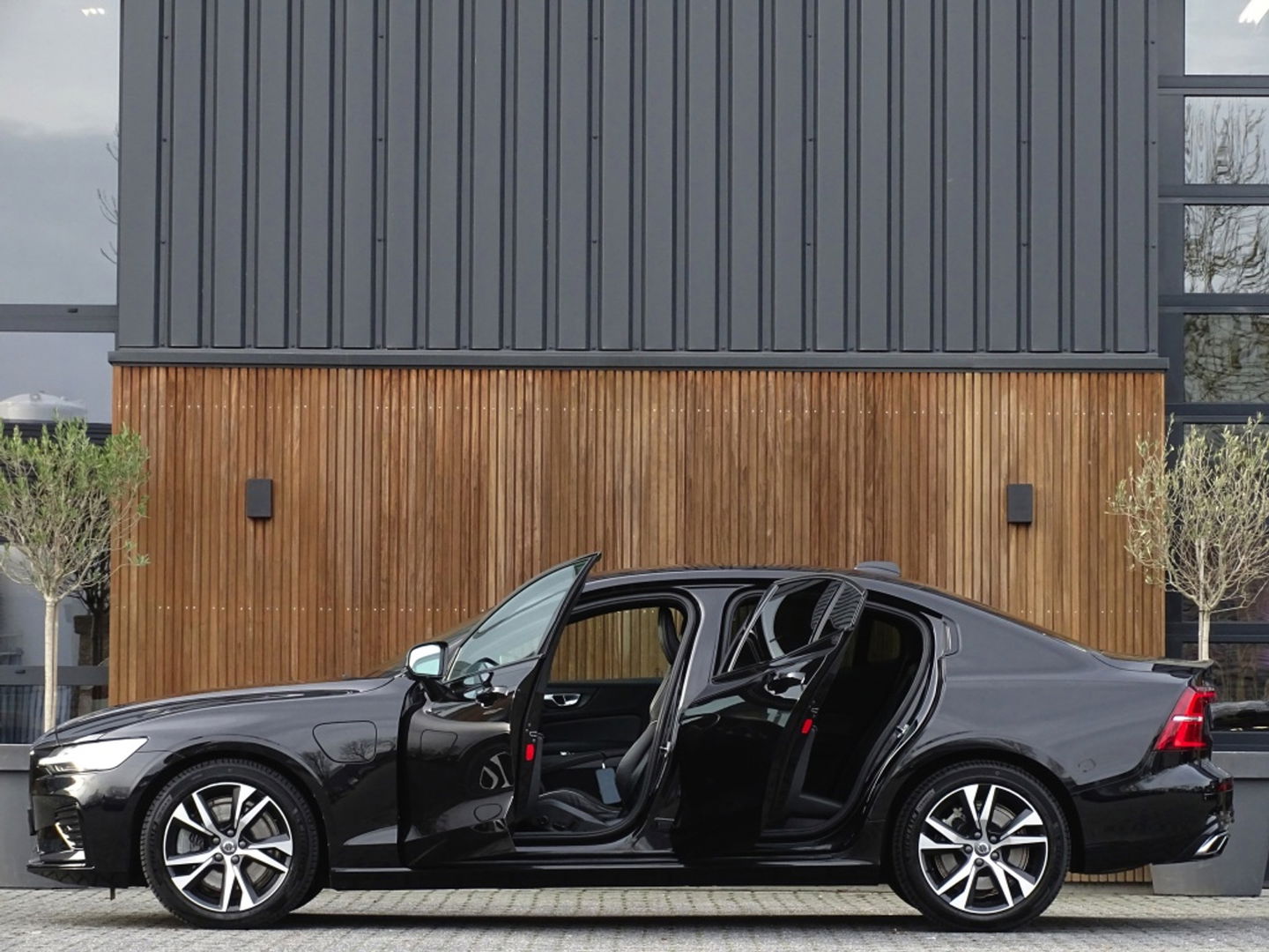 Volvo S60 T8 392PK AWD / R-design / ACC / Harman Kardon / LED