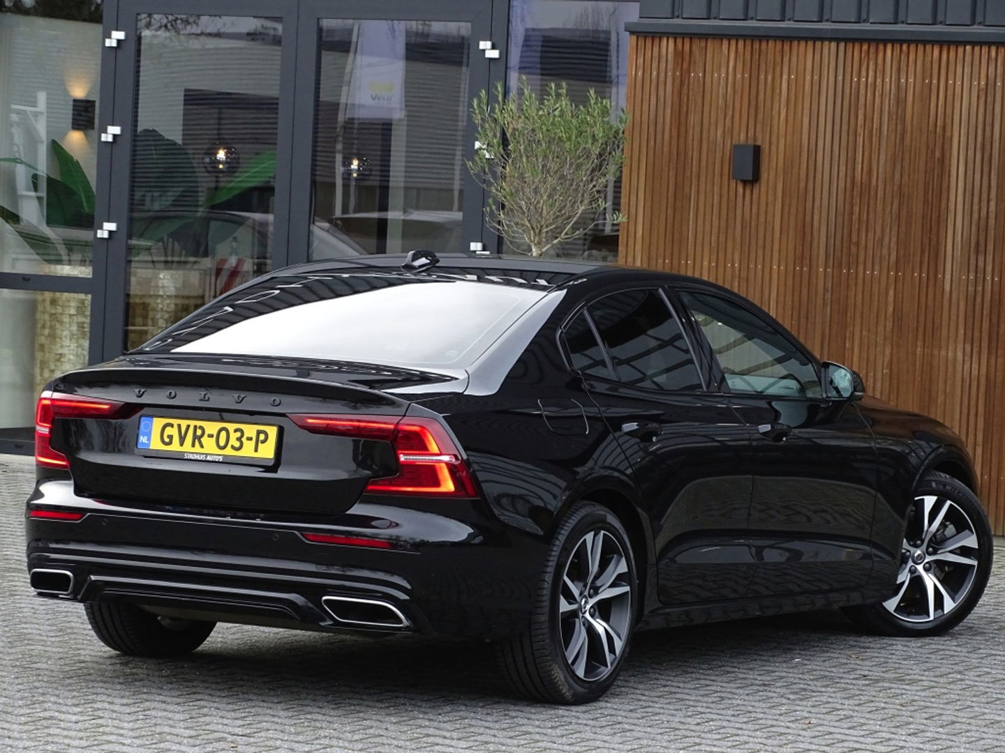 Volvo S60 T8 392PK AWD / R-design / ACC / Harman Kardon / LED