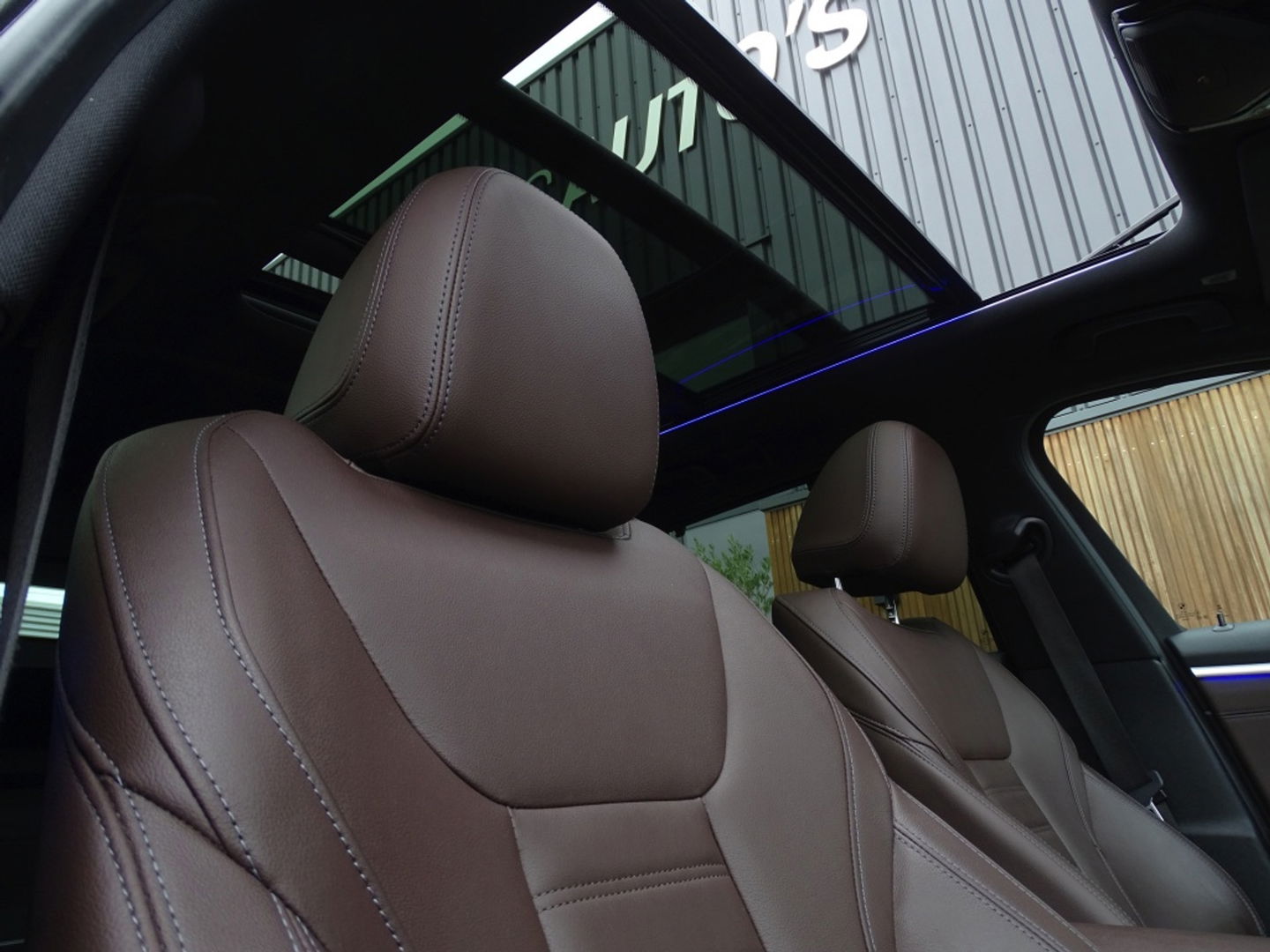 BMW 3 Serie Touring 330e 292PK / M-Sport / Individual / Laser / Harman Kardon / 2022