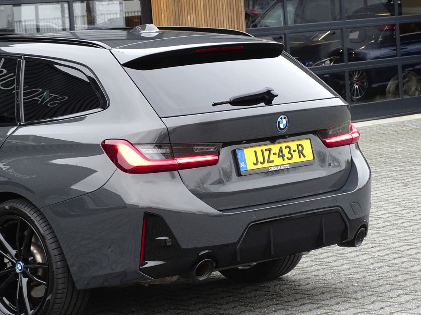 BMW 3 Serie Touring 330e 292PK / M-Sport / Individual / Laser / Harman Kardon / 2022